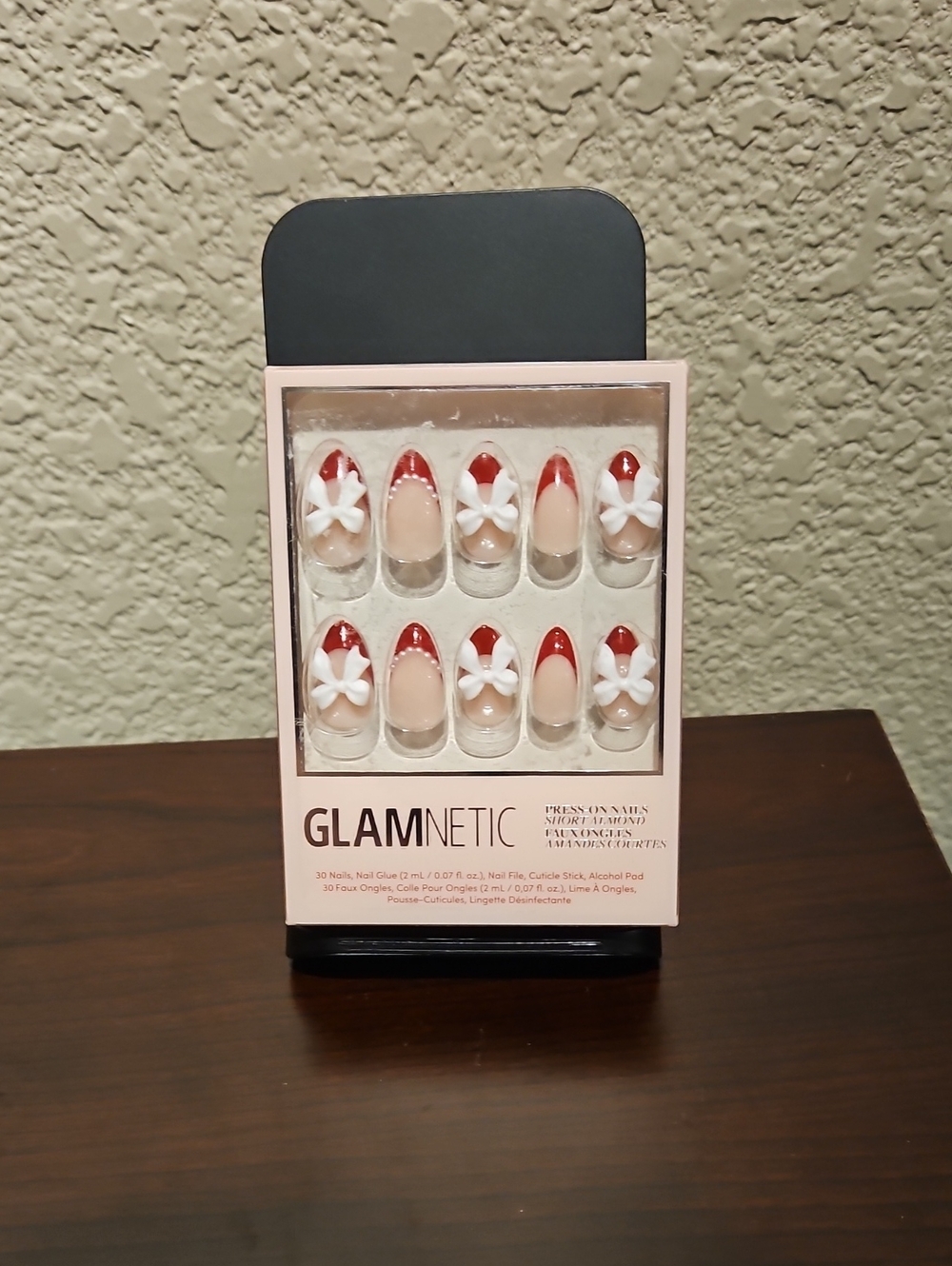 🎀 Glamnetic Press On Nails - Ruby Ribbons - Short Almond